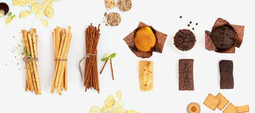 Bild zeigt glutenfreie salzige und süße Snacks.